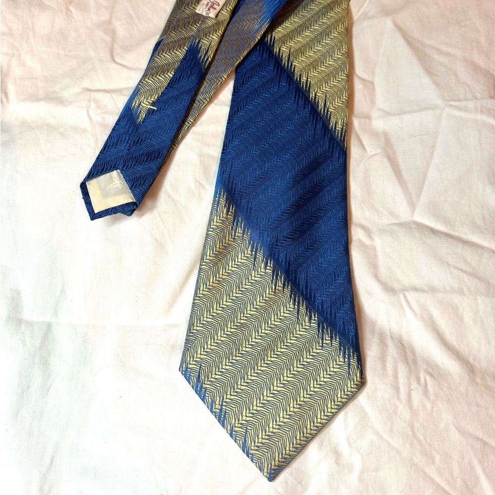 Don Lopez of California Tie